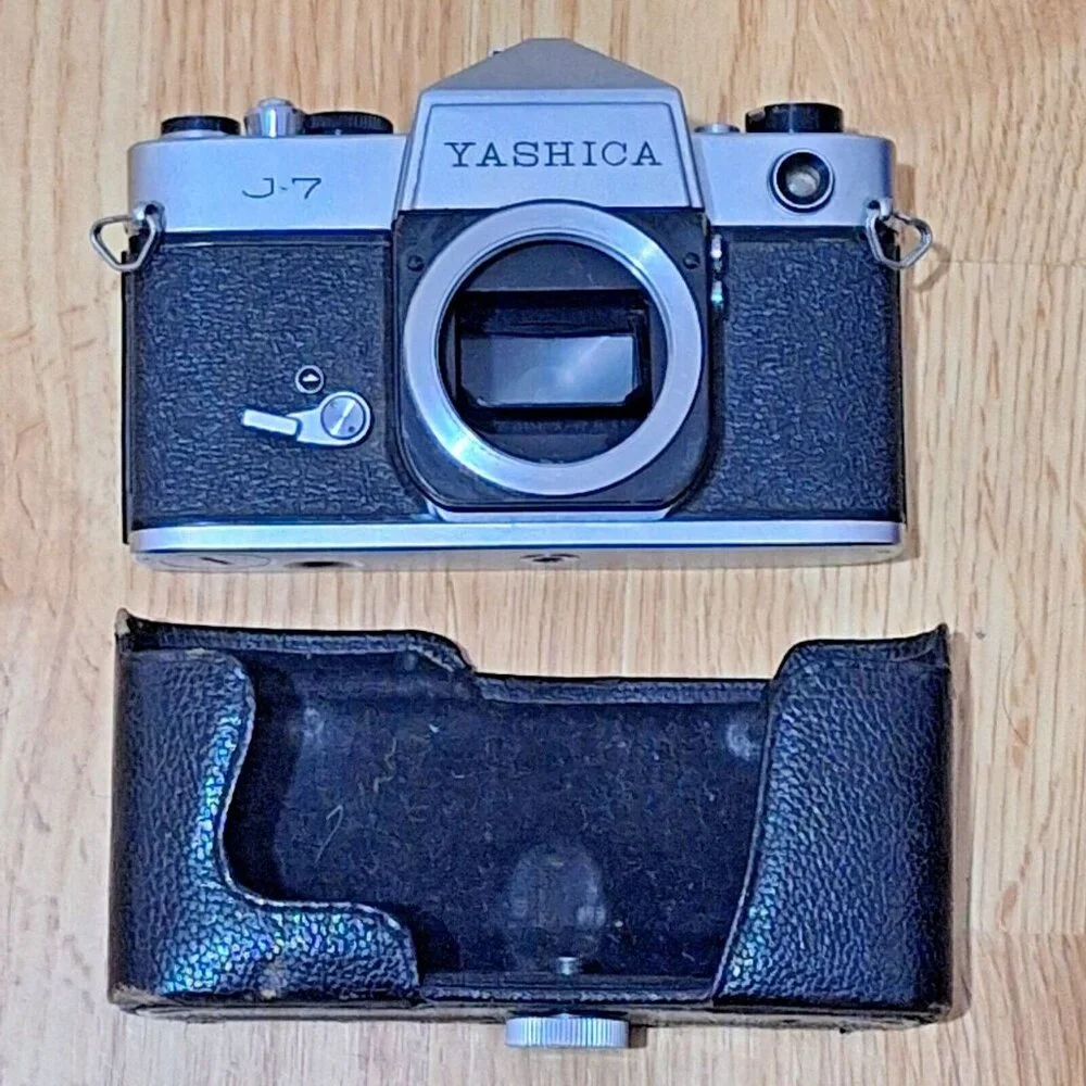 Yashica J-7 Camera Body Only for Parts or Repair Vintage Film Photography‎ Prop